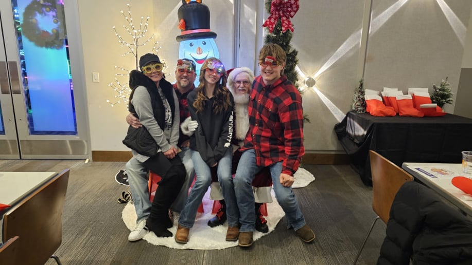 Gallery photo 6 of Santa T