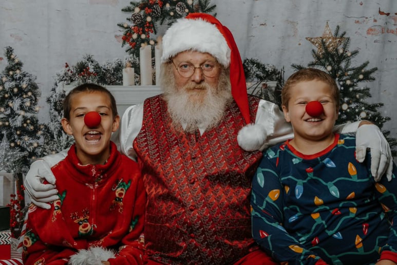 Gallery photo 4 of Thomas the indy santa