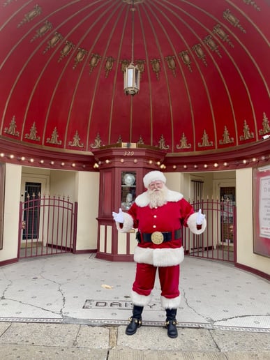 Gallery photo 2 of Santa Thomas/North Pole Santa