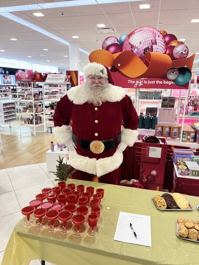 Gallery photo 7 of Santa Thomas/North Pole Santa
