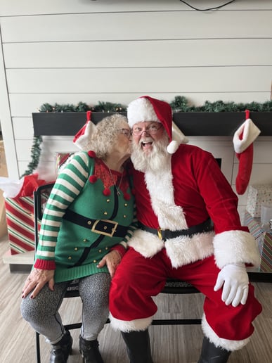 Gallery photo 5 of Santa Tom Indy