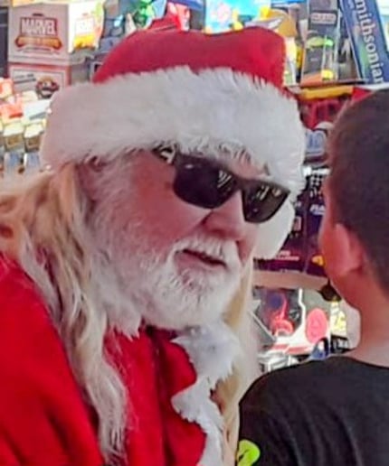 Gallery photo 6 of Santa Tom