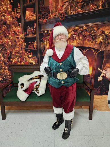 Gallery photo 3 of Santa William