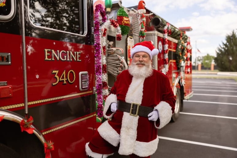 Gallery photo 18 of Santa with Joe