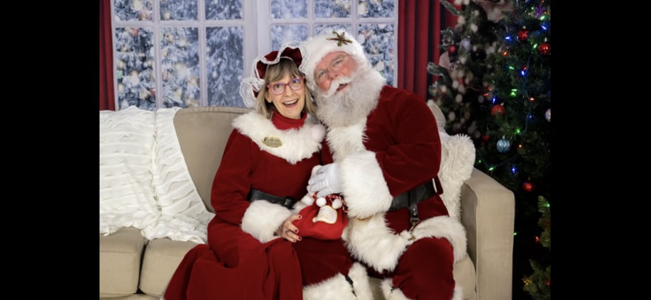 Gallery photo 1 of SantaBlueEyes