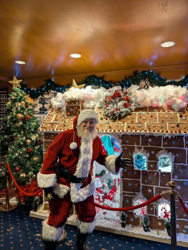 Gallery photo 8 of Santa Shawn