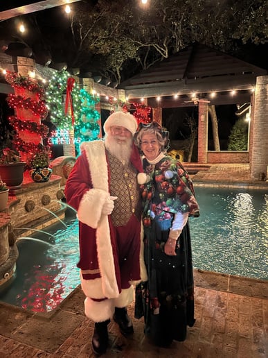 Gallery photo 3 of The Alamo Santa (Santa Tom)