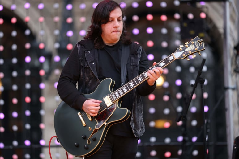 Gallery photo 2 of Santiago Lopez - Professional Guitarist