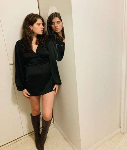 Gallery photo 5 of Sapphie