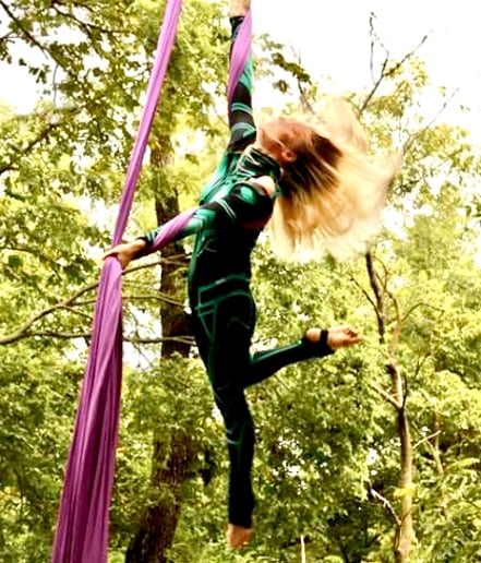 Gallery photo 2 of Sara in the Air