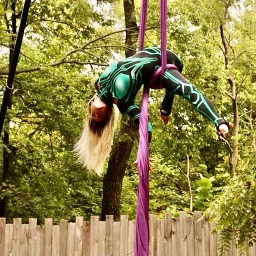 Gallery photo 3 of Sara in the Air