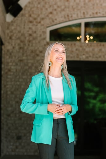 Gallery photo 2 of Sara Kavanaugh – Keynote Speaker | Leading Through Complexity & Change