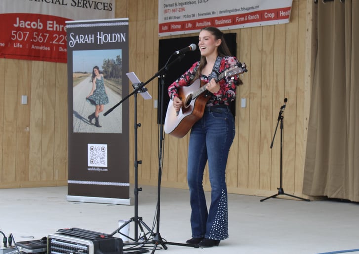 Gallery photo 5 of Sarah Holdyn