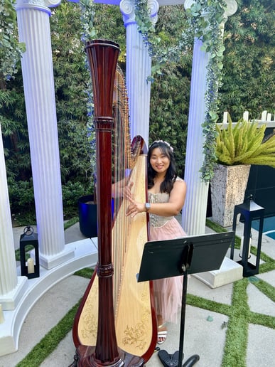 Gallery photo 4 of Sarah Thompson, Harpist