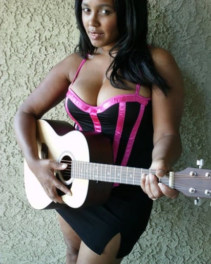 Gallery photo 1 of Sassy Vee