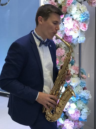 Gallery photo 3 of Saxophonist Alex Mos