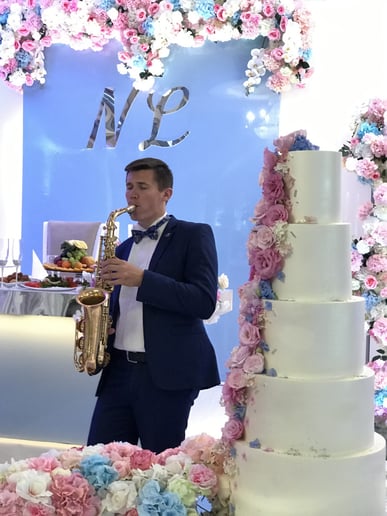 Gallery photo 4 of Saxophonist Alex Mos