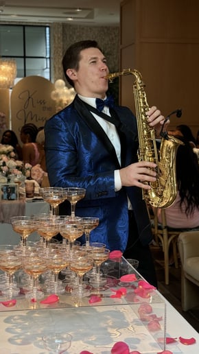 Gallery photo 6 of Saxophonist Alex Mos