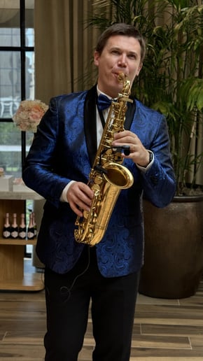 Gallery photo 7 of Saxophonist Alex Mos