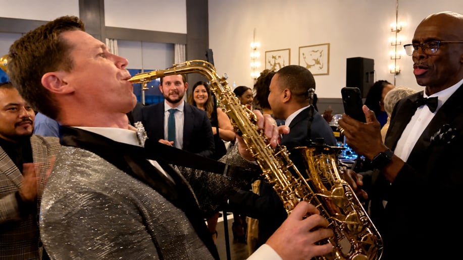 Gallery photo 3 of Saxophonist Alex Mos
