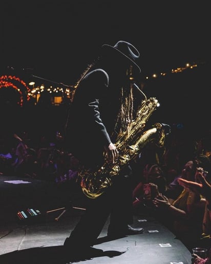 Gallery photo 1 of Saxyfone