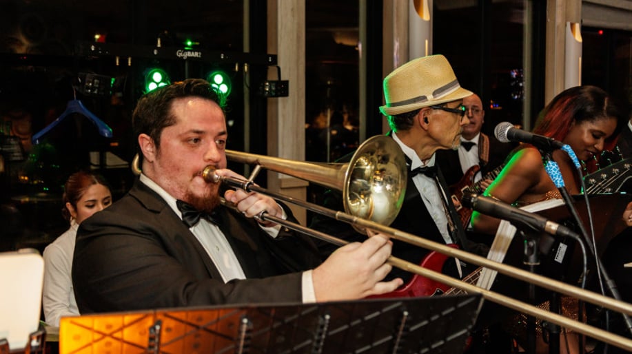 Gallery photo 5 of Sazon Tumbao Band
