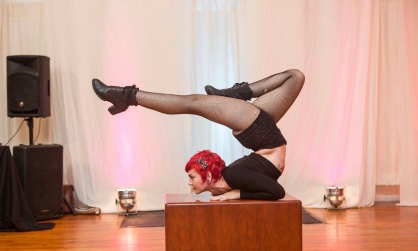 Gallery photo 4 of Scarlet Checkers