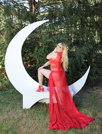 Gallery photo 5 of Scarlet Starlet