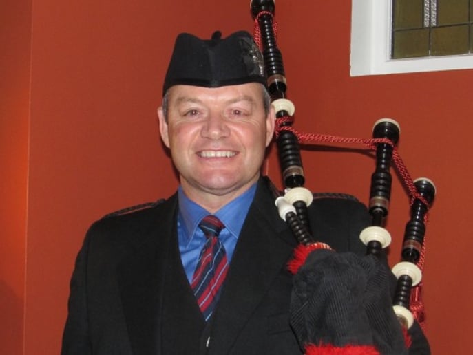 Gallery photo 5 of Scottish Bagpiper