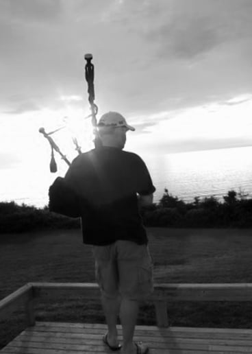 Gallery photo 7 of Scottish Bagpiper