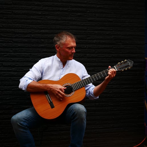Gallery photo 1 of Honolulu Solo Guitar