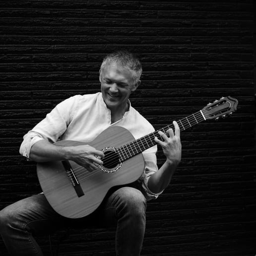 Gallery photo 2 of Honolulu Solo Guitar