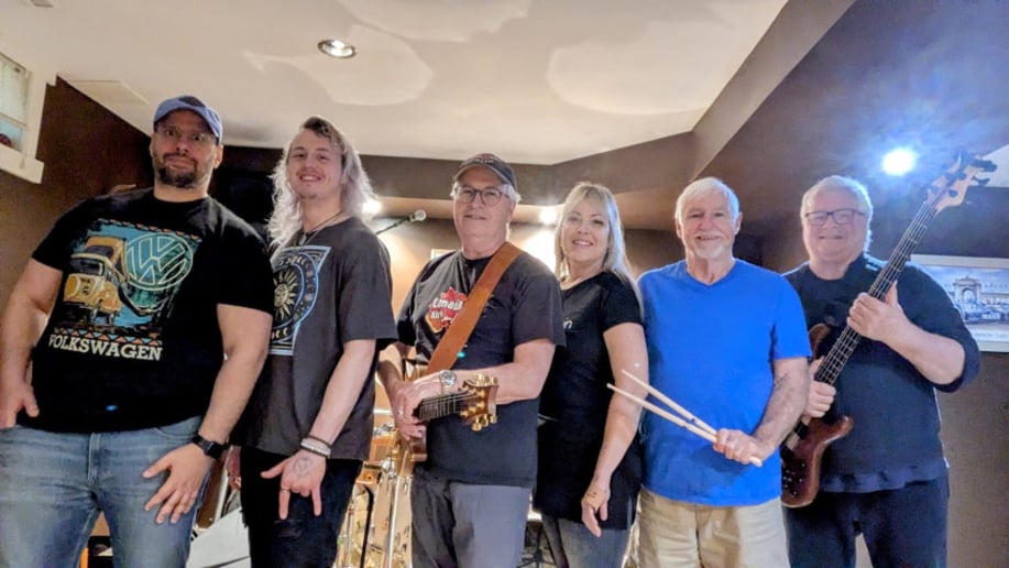 Gallery photo 1 of Cut Loose!