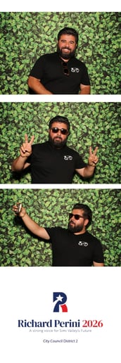 Gallery photo 1 of Selfie Booth 805