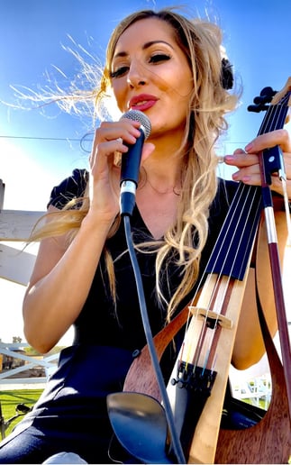 Gallery photo 7 of Selin Eskandarian Violinist