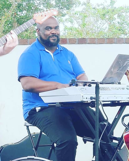 Gallery photo 2 of Sensational Vibes
