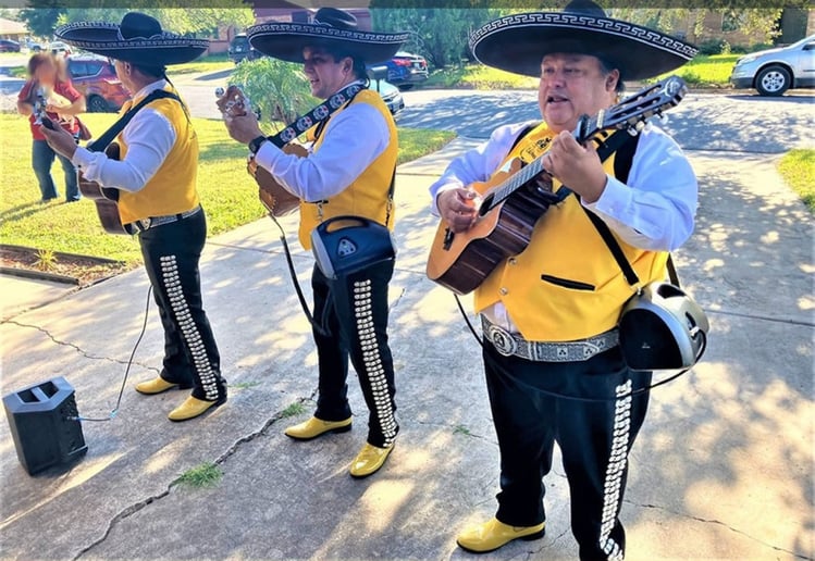 Gallery photo 3 of Mariachi Trio Catrines