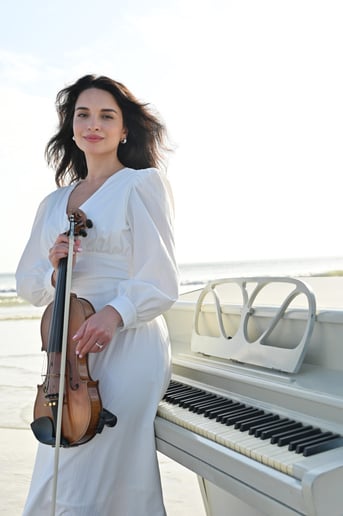 Gallery photo 7 of Serene Strings Violinist