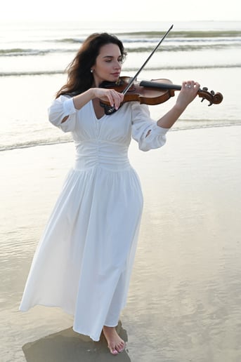 Gallery photo 9 of Serene Strings Violinist