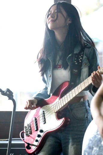 Gallery photo 6 of Session Player - Candy Z