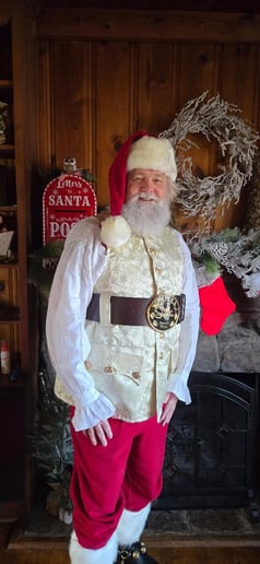 Gallery photo 2 of Seven Hills Santa