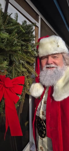 Gallery photo 4 of Seven Hills Santa