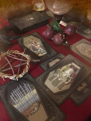 Gallery photo 4 of Seven Stars, Tarot reader/Deck designer