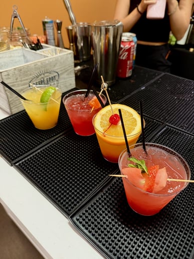 Gallery photo 8 of Shake It Off Mobile Bar