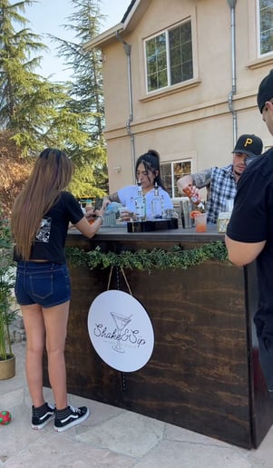 Gallery photo 2 of Shake & Sip Mobile Bar