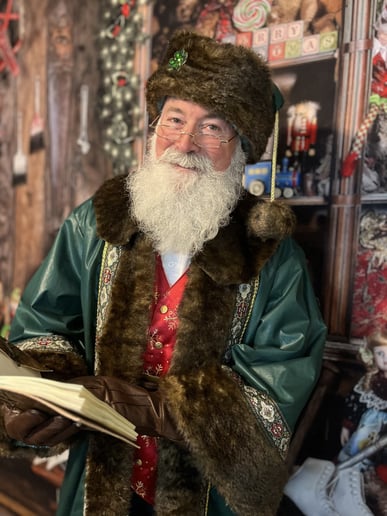 Gallery photo 2 of Shamrock Santa