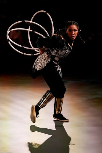 Gallery photo 4 of ShanDien Sonwai LaRance Native American Hoop Dance