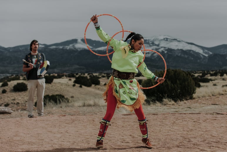 Gallery photo 3 of ShanDien Sonwai LaRance Native American Hoop Dance