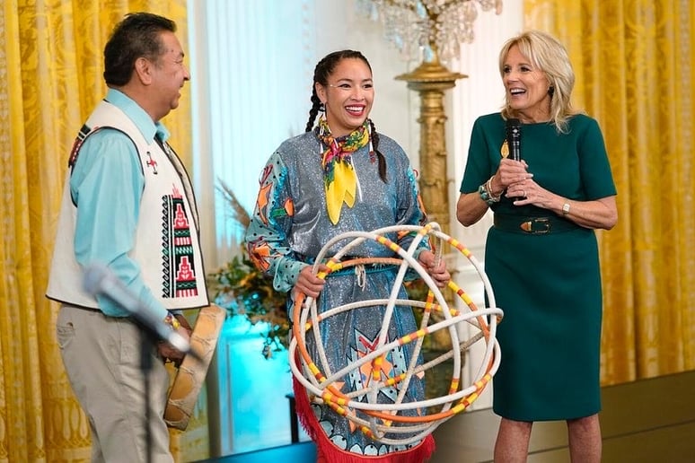 Gallery photo 8 of ShanDien Sonwai LaRance Native American Hoop Dance