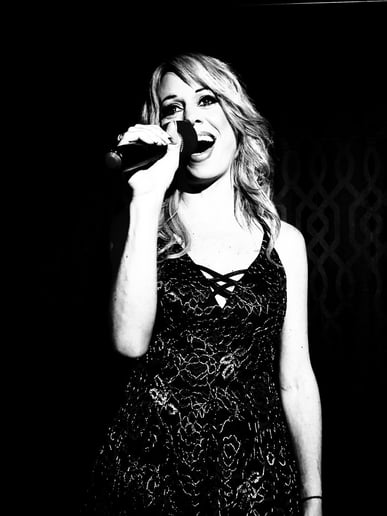 Gallery photo 1 of Shari sings